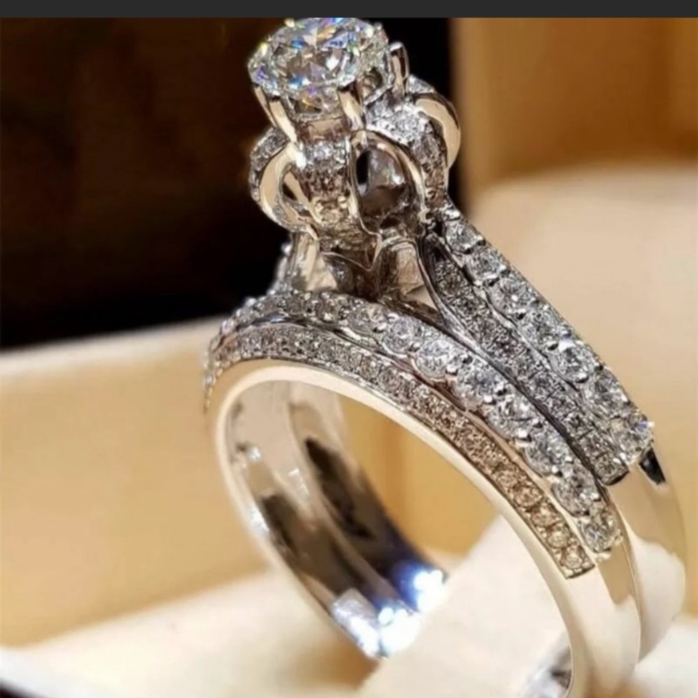 Elegant 925 Silver Round Rhinestone Ring